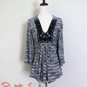 🖤 *Sky* Boutique: Black & White Striped Flutter Lace Top - XS